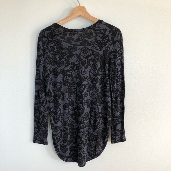 Wilfred V-neck long sleeve lace print longline t-shirt size XS - Picture 3 of 5